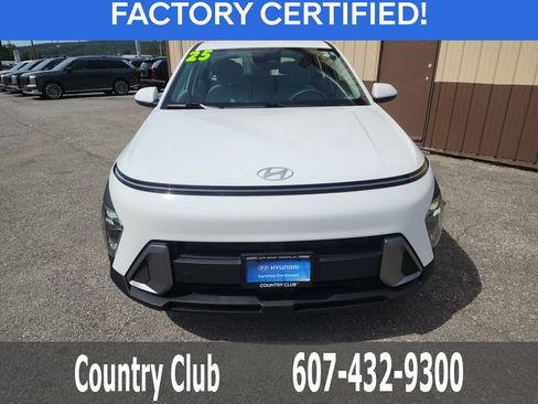 Used 2025 Hyundai Kona SE AWD/4WD image 3
