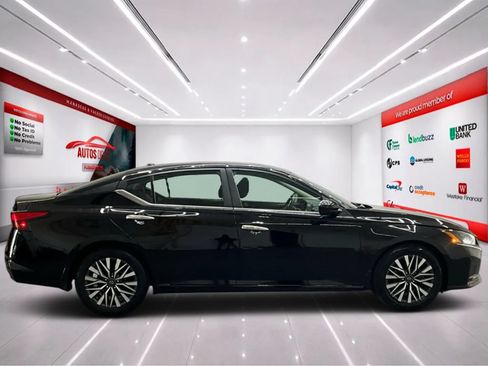 Used 2023 Nissan Altima 2.5 SV FWD image 8