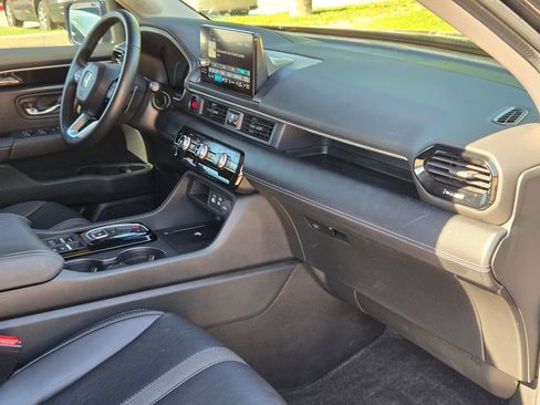 Used 2025 Honda Pilot EX-L image 29