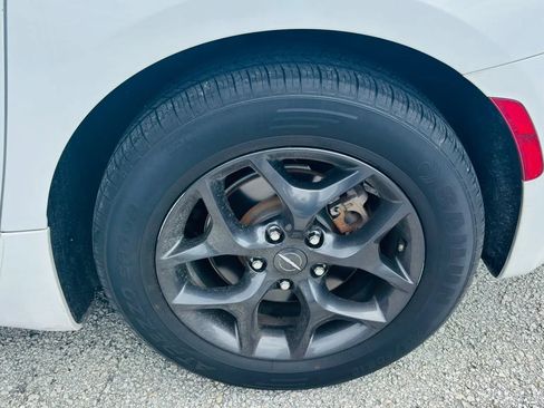 Used 2019 Chrysler Pacifica Touring-L Plus w/ S Appearance Package FWD image 22