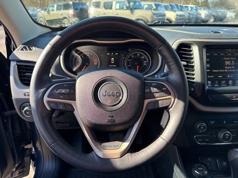 Used 2016 Jeep Cherokee Latitude w/ Cold Weather Group image 13