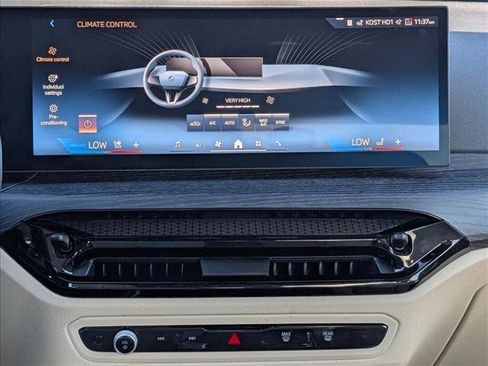 Used 2025 BMW 330i Sedan w/ Convenience Package image 15