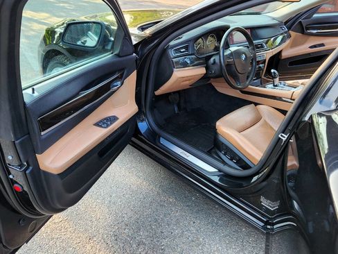 Used 2011 BMW 750Li xDrive image 25