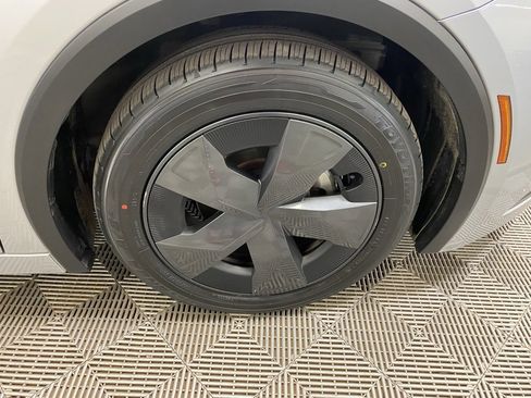 Used 2025 Toyota Prius LE image 2