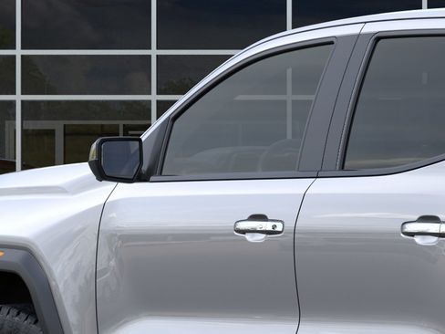 New 2026 GMC Canyon Denali AWD/4WD image 12