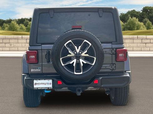 Used 2024 Jeep Wrangler Unlimited w/ Convenience Group AWD/4WD image 4
