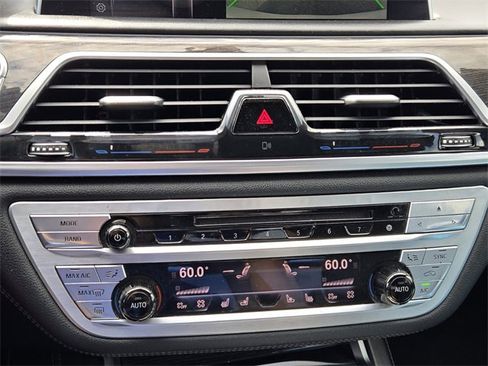 Used 2016 BMW 750i xDrive image 22