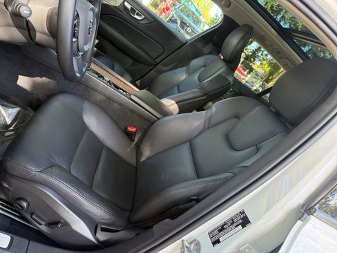 Used 2025 Volvo V60 B5 Cross Country Plus image 21