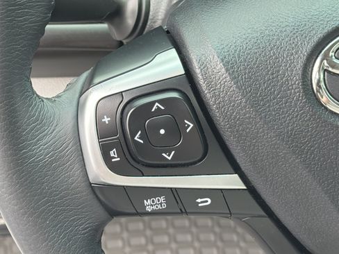 Used 2017 Toyota Camry XLE w/ Moonroof Package FWD image 19