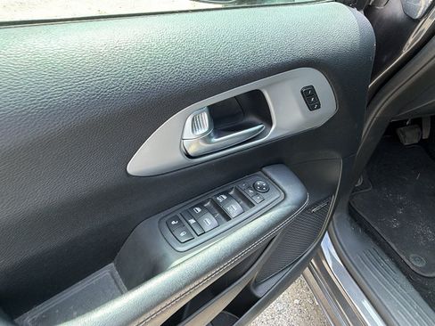 Used 2019 Chrysler Pacifica Limited w/ S Appearance Package FWD image 15