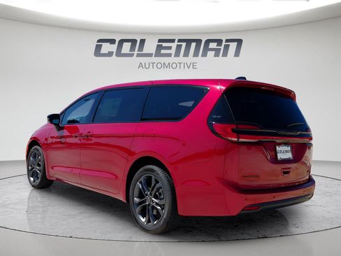 New 2026 Chrysler Pacifica Select AWD/4WD image 8