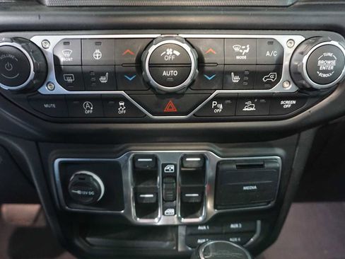 Used 2023 Jeep Gladiator Overland image 18