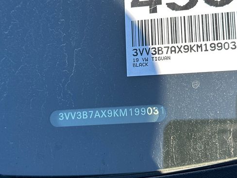 Used 2019 Volkswagen Tiguan SE w/ Panoramic Sunroof Package image 4