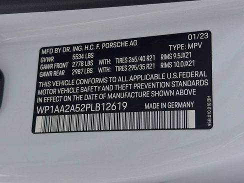 Certified 2023 Porsche Macan AWD/4WD image 36
