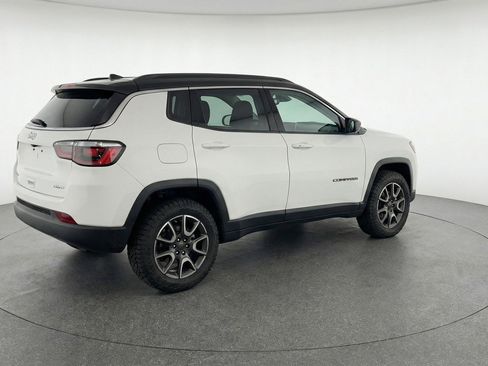 Used 2025 Jeep Compass Trailhawk image 9