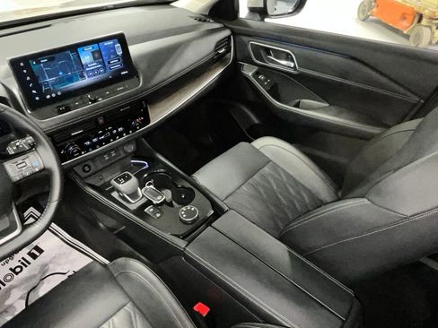 Used 2025 Nissan Rogue Platinum w/ Platinum Premium Package image 30