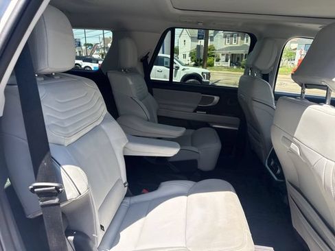 Certified 2025 Ford Expedition Platinum w/ Platinum Ultimate Package AWD/4WD image 41