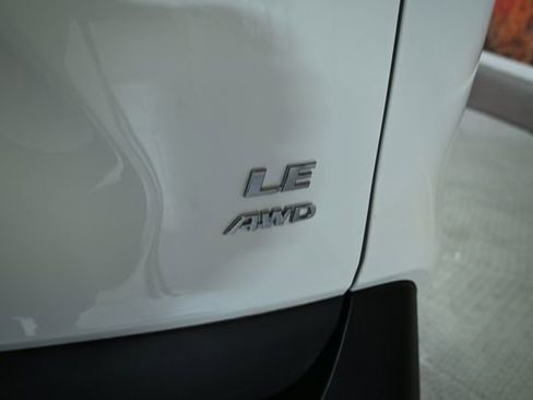 Used 2022 Toyota RAV4 LE image 16
