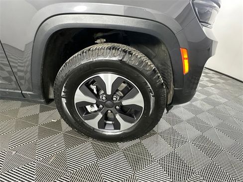 Certified 2022 Jeep Grand Cherokee Limited 4xe w/ Luxury Tech Group II image 4