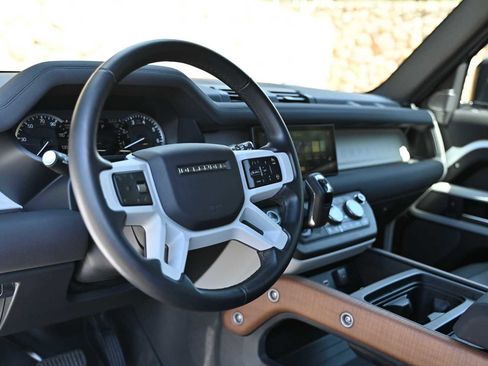Used 2023 Land Rover Defender 90 X-Dynamic SE image 17