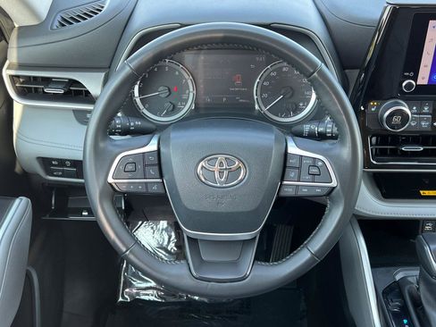 Used 2023 Toyota Highlander XLE FWD image 24