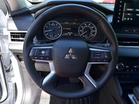 Used 2025 Mitsubishi Outlander SE AWD/4WD image 19