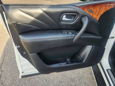 Used 2017 INFINITI QX80 4WD image 10