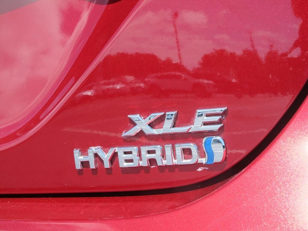 Used 2020 Toyota Camry XLE FWD image 5