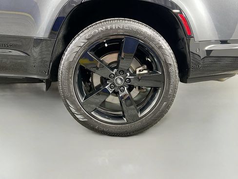 Certified 2025 Land Rover Defender 130 X-Dynamic SE AWD/4WD image 34