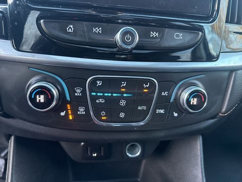 Certified 2019 Chevrolet Traverse LT w/ LT Premium Package image 35