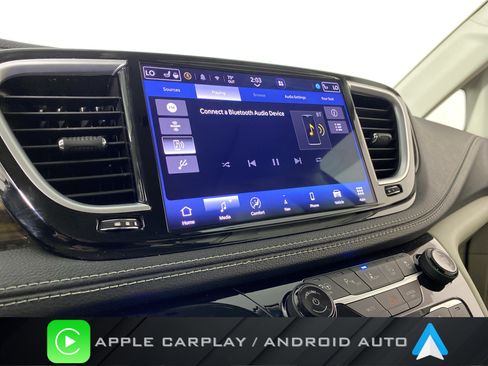 Used 2021 Chrysler Pacifica Limited w/ Uconnect Theater Family Group AWD/4WD image 5