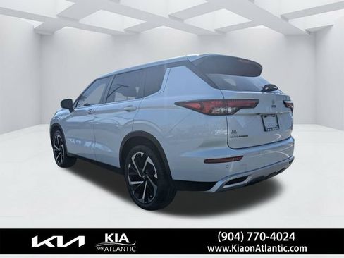 Used 2023 Mitsubishi Outlander SE FWD image 5