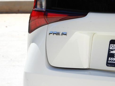 Used 2019 Toyota Prius L Eco image 6