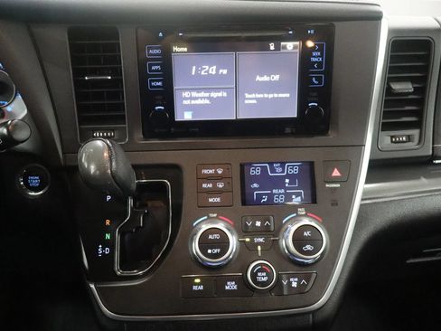 Used 2017 Toyota Sienna SE Premium FWD image 28