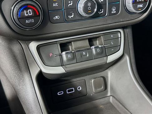 Used 2023 GMC Terrain SLE w/ Driver Convenience Package FWD image 19
