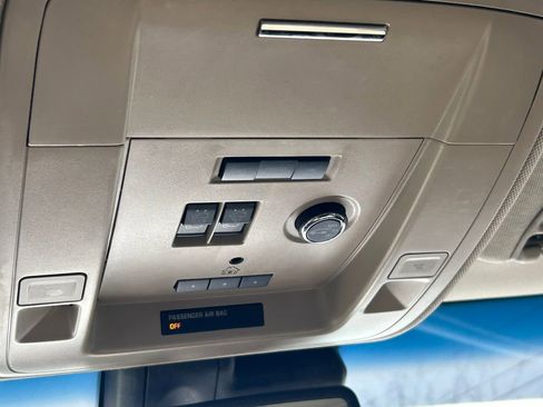 Used 2017 GMC Yukon SLT w/ Premium Edition image 22