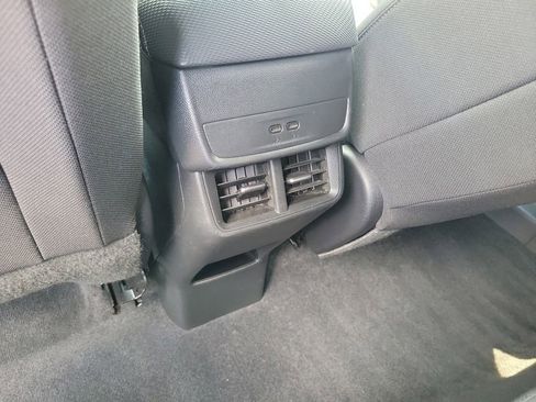 Used 2025 Chevrolet Equinox LT FWD image 13