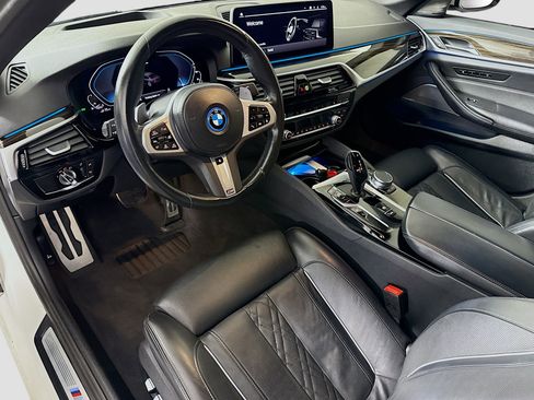 Used 2023 BMW 530e w/ M Sport Package image 23