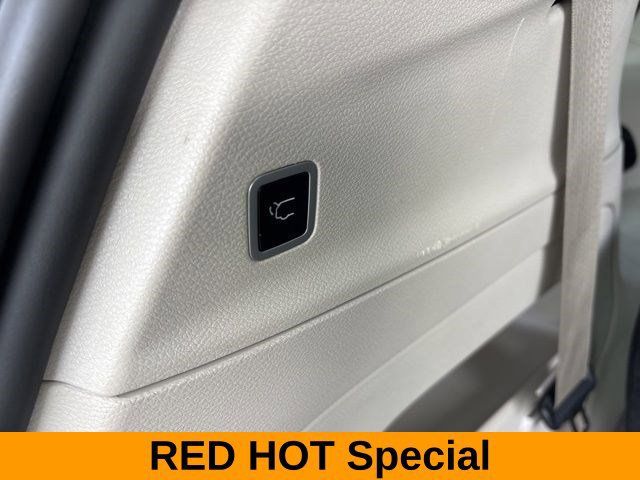 Used 2023 Chrysler Pacifica Touring-L FWD image 33
