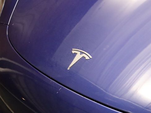 Used 2022 Tesla Model 3 Standard Range image 4