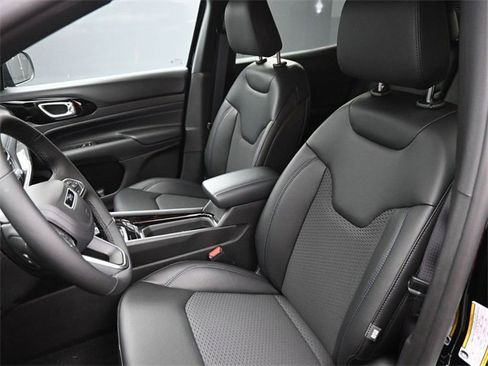 New 2026 Jeep Compass Latitude image 13