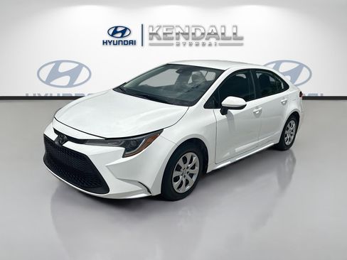 Used 2022 Toyota Corolla LE FWD image 3
