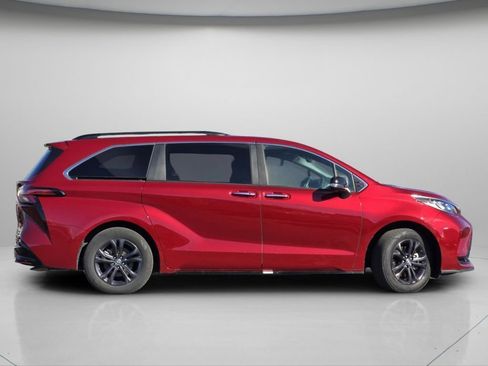 Used 2024 Toyota Sienna XSE w/ XSE Premium Package AWD/4WD image 24
