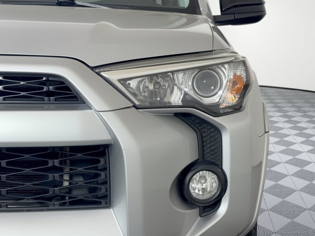 Used 2019 Toyota 4Runner SR5 AWD/4WD image 12