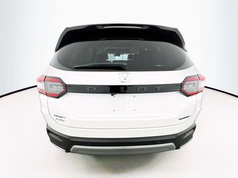 Used 2023 Honda Pilot Touring image 8