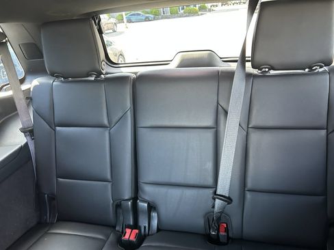 Used 2023 Cadillac Escalade Luxury AWD/4WD image 15