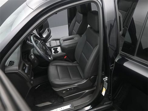 Used 2024 Chevrolet Tahoe Z71 w/ Luxury Package image 11