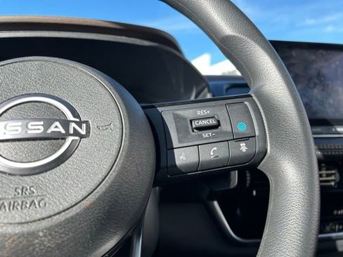 Used 2023 Nissan Rogue SV image 31