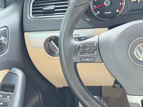 Used 2014 Volkswagen Jetta SE FWD image 29