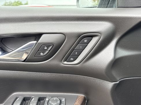 Used 2023 GMC Acadia Denali w/ Denali Ultimate Package FWD image 43